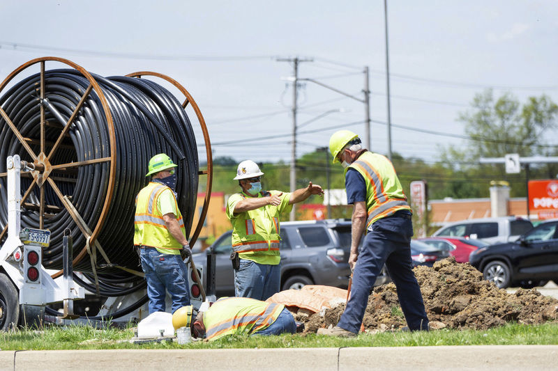 Work resumes on roundabout